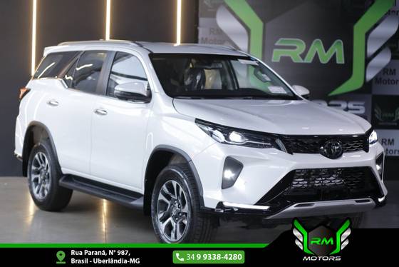 TOYOTA HILUX SW4 2.8 D-4D TURBO DIESEL SRX PLATINUM 4X4 AUTOMÁTICO
